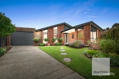 10 PENRITH CRES, BUNDOORA, VIC 3083
