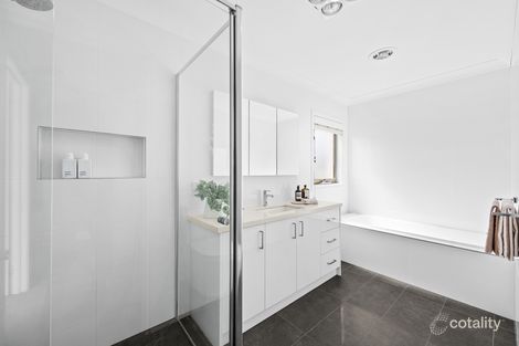 Property photo of 4 Doncaster Street Ascot Vale VIC 3032