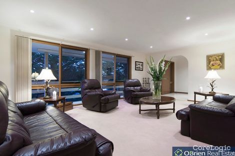 Property photo of 255 James Cook Drive Endeavour Hills VIC 3802
