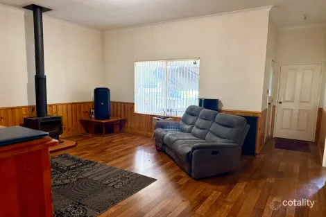 Property photo of 9 Sollya Crescent Dwellingup WA 6213