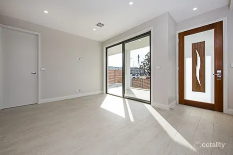 1/2 Bindel St, Aranda, ACT 2614