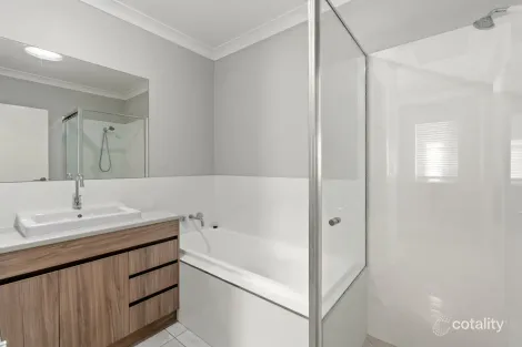 Property photo of 1/164 Spring Street Middle Ridge QLD 4350