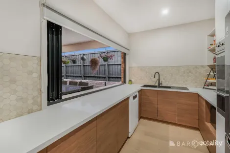 Property photo of 16 Sleeper Rise Garfield VIC 3814