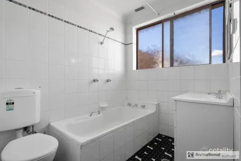 Property photo of 4/261 Howick Street Bathurst NSW 2795