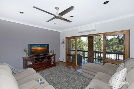 Property photo of 22 Lake Macquarie Close Fennell Bay NSW 2283