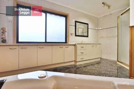 Property photo of 43 Sugarloaf Drive Chirnside Park VIC 3116