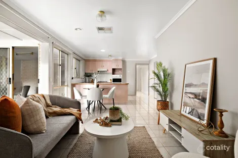 Property photo of 8 Dowding Close Fawkner VIC 3060