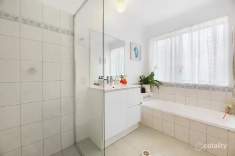 Property photo of 52 Warbler Parade Varsity Lakes QLD 4227