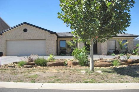 22 Kinnaird Ct, Taylors Lakes, VIC 3038
