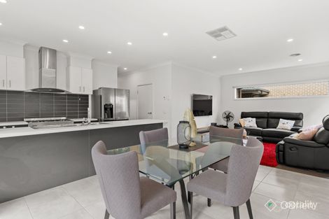 Property photo of 24 Biscay Grove Lyndhurst VIC 3975