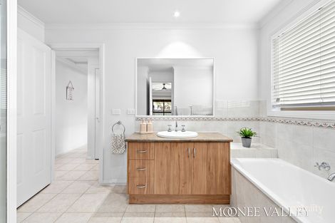 Property photo of 1/83 North Road Avondale Heights VIC 3034