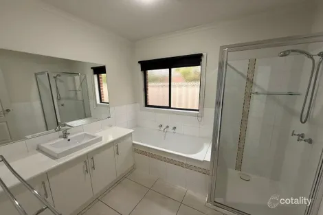 Property photo of 22 Oasis Boulevard Mildura VIC 3500