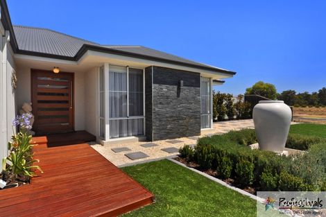 Property photo of 31 Apsley Circle Millbridge WA 6232