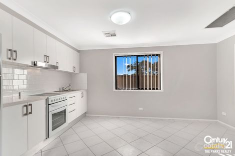 Property photo of 6 Clarke Close Prairiewood NSW 2176