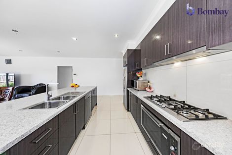 Property photo of 22 Stoke Circuit Wollert VIC 3750