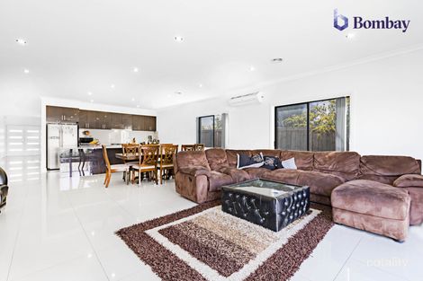 Property photo of 22 Stoke Circuit Wollert VIC 3750
