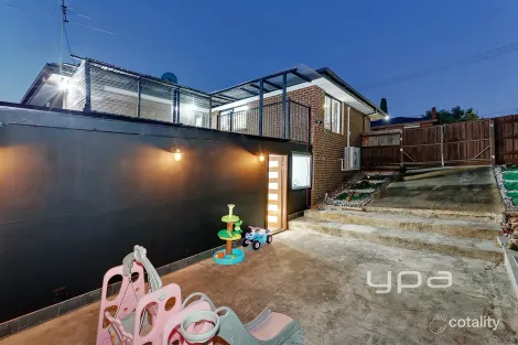 Property photo of 23 Clovelly Drive Craigieburn VIC 3064