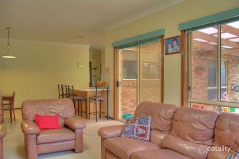 Property photo of 28 Allambie Way Mount Austin NSW 2650