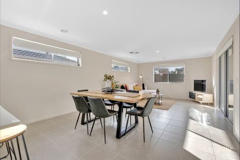 Property photo of 5 Crystal Road Cobblebank VIC 3338