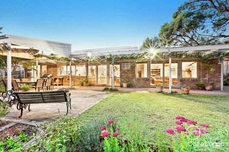 Property photo of 7 Greenleaf Court Eltham North VIC 3095