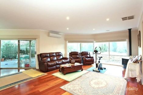 Property photo of 54 Thomas Carr Drive Tarneit VIC 3029