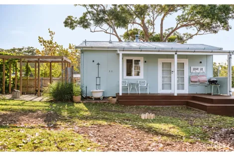18 Jacaranda Ave, Bendalong, NSW 2539