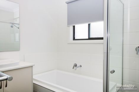Property photo of 1/10 Dellar Crescent Horsham VIC 3400