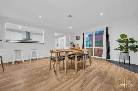 Property photo of 32 Willora Crescent Cranbourne West VIC 3977