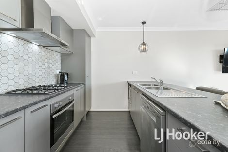 Property photo of 22 Forton Crescent Cranbourne West VIC 3977