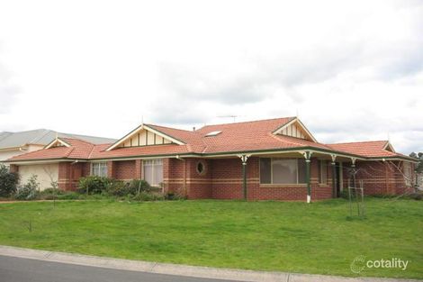 Property photo of 2 Gingham Place Berwick VIC 3806