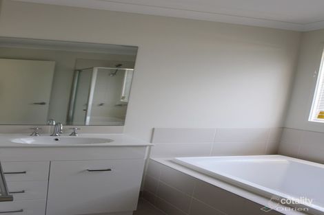 Property photo of 38 Smile Crescent Wyndham Vale VIC 3024