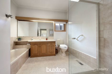 Property photo of 8 Lesden Street Bentleigh East VIC 3165