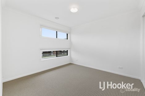 Property photo of 26 Newcastle Drive Officer VIC 3809