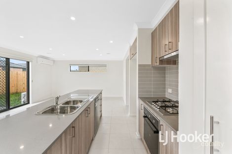 Property photo of 26 Newcastle Drive Officer VIC 3809