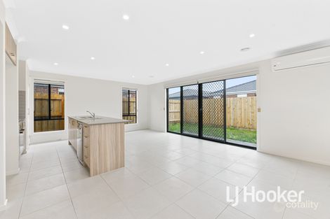 Property photo of 26 Newcastle Drive Officer VIC 3809