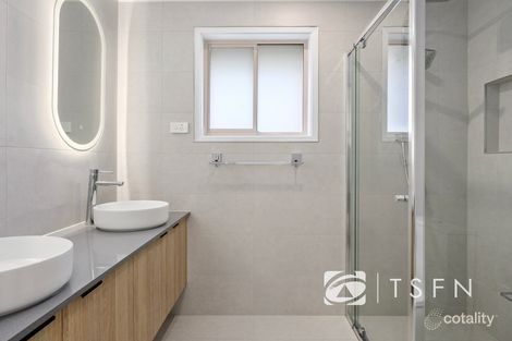 Property photo of 2 Deakin Drive Flora Hill VIC 3550