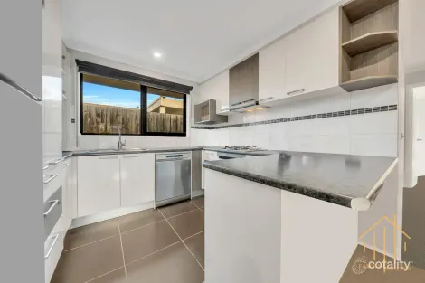 Property photo of 47 Navarre Drive Cranbourne West VIC 3977
