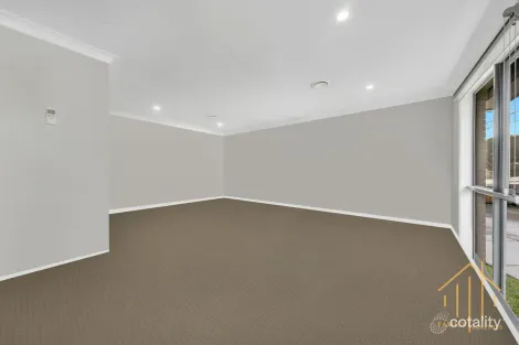 Property photo of 47 Navarre Drive Cranbourne West VIC 3977