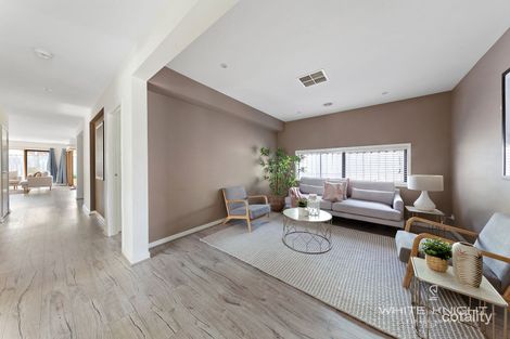 Property photo of 1 Aubisque Close Fraser Rise VIC 3336