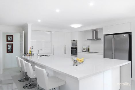 Property photo of 42 Allawah Street Hillvue NSW 2340
