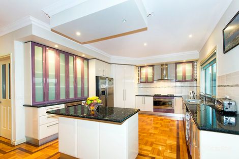 Property photo of 19 Raphael Rise South Morang VIC 3752