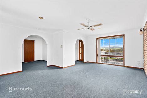 Property photo of 23 Cameron Crescent Kiama Downs NSW 2533