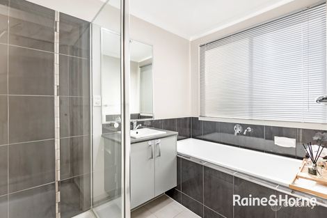 Property photo of 10 Harvard Street Cranbourne West VIC 3977