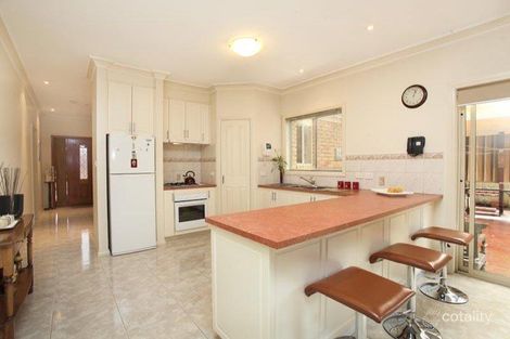 Property photo of 3 Lind Place Caroline Springs VIC 3023