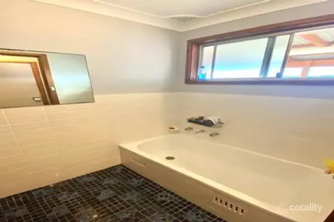 Property photo of 2 Tanunda Close Holmesville NSW 2286