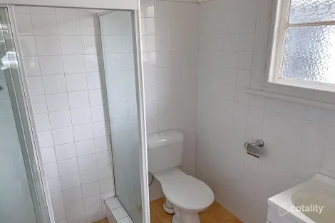 Property photo of 28 Flinders Street Turvey Park NSW 2650