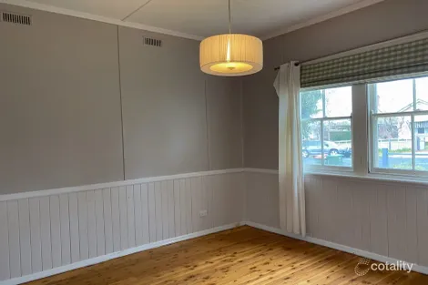 Property photo of 28 Flinders Street Turvey Park NSW 2650