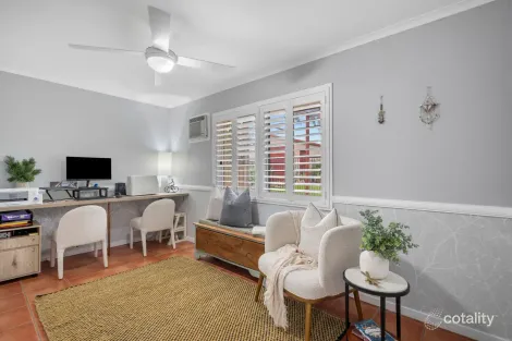 Property photo of 75 Addison Road Camira QLD 4300