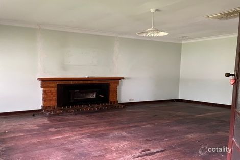 Property photo of 37 Suburban Road York WA 6302