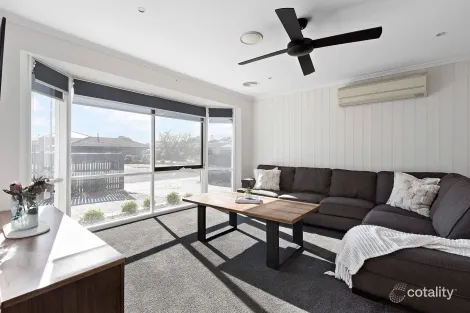 Property photo of 10 Enmore Court Chelsea Heights VIC 3196